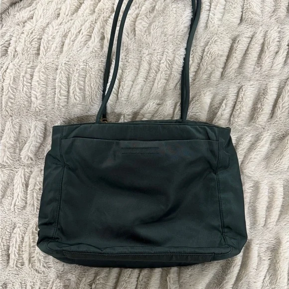 Authentic Prada Green Nylon Tessuto Shoulder Tote Bag - Made in Italy - Picture 3 of 10